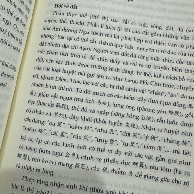 TRUYỆN XƯA NƯỚC NAM tập 1 - Những thế đất nổi tiếng - Hoà Chính Tử - NXB ĐH Sư Phạm (bìa mềm)