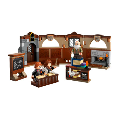 LEGO HARRY POTTER 76442 Đồ Chơi Lắp Ráp Lâu Đài Hogwarts: Lớp Học Bùa Chú (204 Chi Tiết)