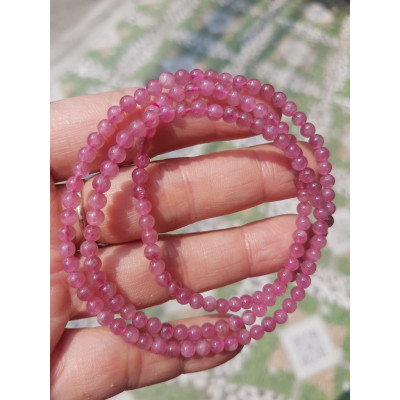 Vòng Tourmaline hồng tự nhiên quấn 3 vòng tay đẹp Size hạt 4mm đeo kiểu rất xinh xắn Chuẩn hợp nữ mệnh Hỏa và mệnh Thổ ạ