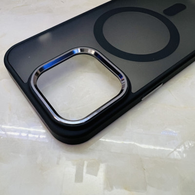 Ốp lưng dành cho iPhone 14 Pro Filada nam châm lưng nhám viền đen- Hàng chính hãng