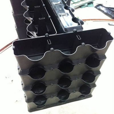 Khung Trồng Rau Đứng ban Công Minigarden Vertical Nhập Khẩu, Phong Cách Châu Âu (1m2 gồm 8 moduel Vertical,1 khay hứng nước) Chất liệu nhựa PP chống UV. Có Kèm Dây Tưới Nhỏ giọt tự động 100% với năng suất rau đạt gấp 3 lần bình thường