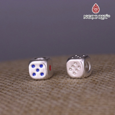 Charm bạc xỏ ngang hình xúc xắc - Ngọc Quý Gemstones
