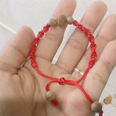 Vòng chỉ đỏ mix hạt trầm hương