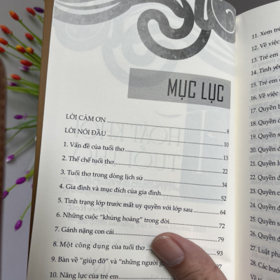 THOÁT KHỎI TUỔI THƠ - Những nhu cầu và quyền của trẻ em - John Holt - Minh Khánh dịch –  Book Hunter – Nxb Đà Nẵng 