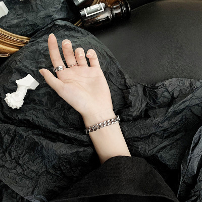 Vòng đeo tay bản to mix chữ thập