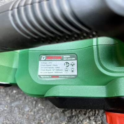 COMBO Máy cưa xích dùng pin 21V Dekton M21-Cx12BL KÈM 1 PIN M21-B4000M + 1 SẠC M21-S20 DEKTON + TẶNG 1 PIN M21-B3000 - KM_T8 -HÀNG CHÍNH HÃNG