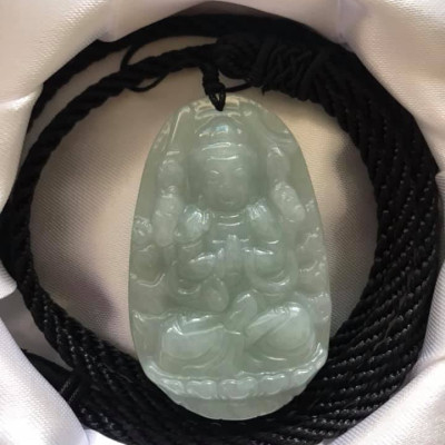 MẶT THIÊN THỦ ĐÁ CÂM THẠCH TỰ NHIÊN MÀU TRẮNG  XANH NHẸ ĐỘ MỆNH NAM TUỔI TÝ MỆNH KIM THỦY MỘC SIZE CAO 49MM NGANG 31MM DẦY 6MM8 ĐEM MAY MẮN SỨC KHỎE CÔNG DANH TÀI LỘC