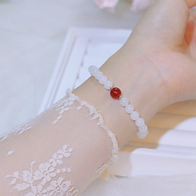 Vòng tay phong thủy đá mã não trắng mix 1 hạt đá thạch anh đỏ và bi bạc dễ thương