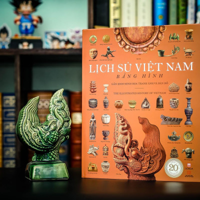 Combo 2c: Lịch sử Việt Nam bằng hình và Việt Nam sử lược (Bìa cứng có áo khoác)