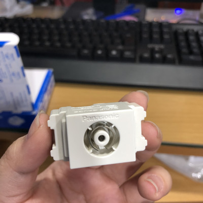 Ổ cắm anten TV Panasonic WZV-1201W dòng Full - Hàng chính hãng