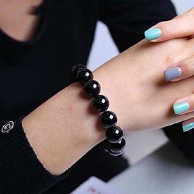 Vòng tay mã não đen 7A mệnh Thủy kích thước 12mm