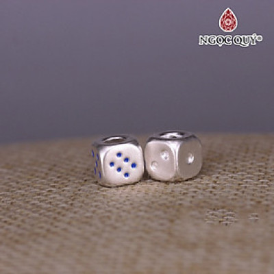 Charm bạc xỏ ngang hình xúc xắc - Ngọc Quý Gemstones