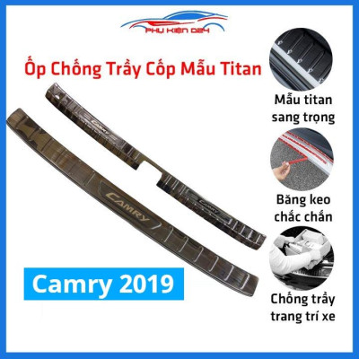 Ốp chống trầy cốp Camry 2019-2020-2021-2022 thép không gỉ vân titan bảo vệ xe chống va đập