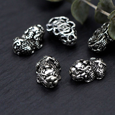 Charm bạc tỳ hưu xỏ ngang - Ngọc Quý Gemstones