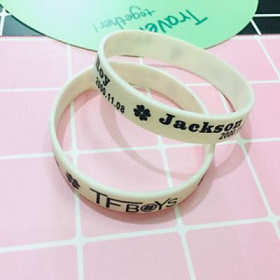 VÒNG TAY. LẮC TAY CAO SU TFBOYS COMBO 2 CÁI 