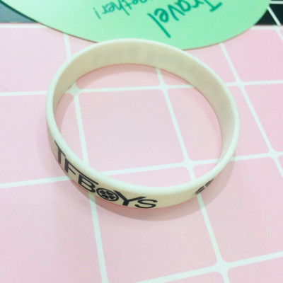 VÒNG TAY. LẮC TAY CAO SU TFBOYS COMBO 2 CÁI 