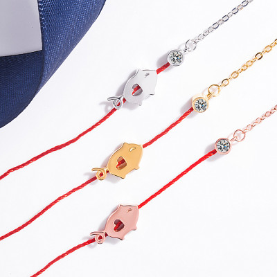 Vòng tay chỉ đỏ kim vàng con heo dễ thương