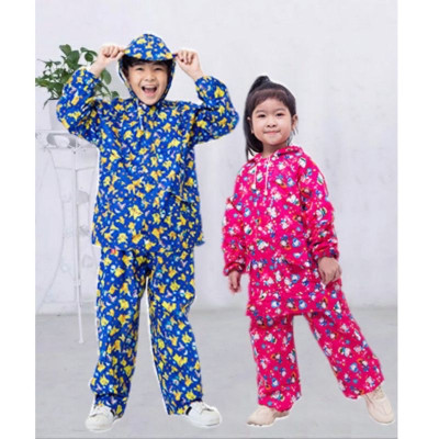 Bộ áo quần  đi mưa  cho bé từ  3  - 5 tuổi  , vải dù  chống thấm , siêu bền  , áo mưa có túi đựng xinh xắn , giao màu ngẫu nhiên
