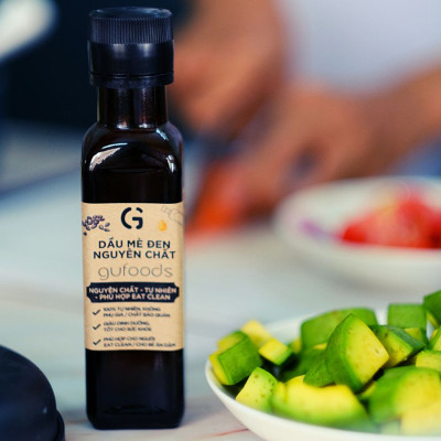 Dầu mè đen GUfoods - Giàu omega 3-6 và chất chống oxy hóa, Lành mạnh, Phù hợp eat clean, Trộn salad, Cho bé ăn dặm (chai 120ml)