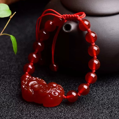 Vòng tay phong thủy đá thạch anh đỏ tỳ hưu kết dây thủ công hút Tài Lộc May Mắn