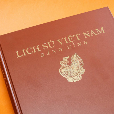 Combo 2c: Lịch sử Việt Nam bằng hình và Việt Nam sử lược (Bìa cứng có áo khoác)