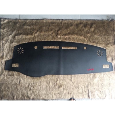 Thảm taplo da vân cacbon dành cho xe Toyota Vios 2019-2020