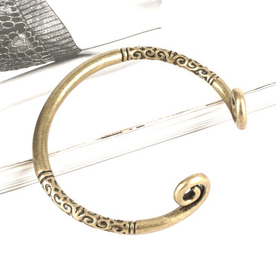 VÒNG TAY GẬY NHƯ Ý TÔN NGỘ KHÔNG BẰNG ĐỒNG