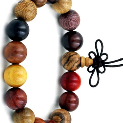 Vòng tay chuỗi hạt gỗ Đàn hương 8 màu 12 ly