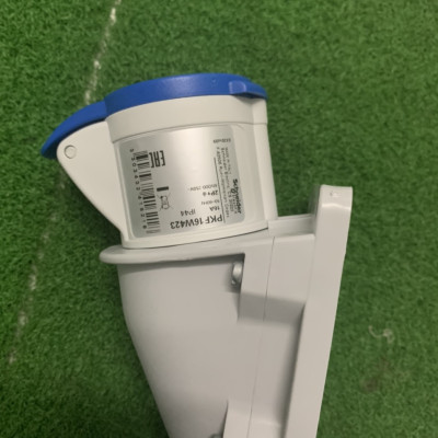 Ổ cắm công nghiệp PKF16W423 Schneider 16A, 2P+E