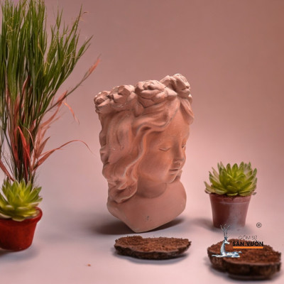 Chậu Gốm Đất Nung Hình Cô Gái Anna Tóc Xoăn