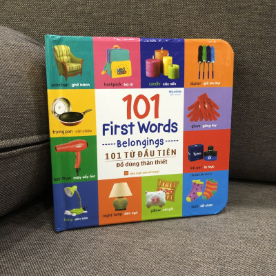 Sách - 101 First Words - Belongings / 101 Từ Đầu Tiên - Đồ Dùng Thân Thiết ( Tái Bản)
