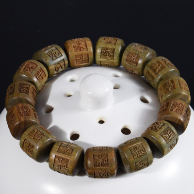 VÒNG TAY GỖ ĐÀN HƯƠNG XANH 15mm KHẮC LỤC TỰ OM MANI TIẾNG TRUNG LỜI NGUYỆN CẦU HẠNH PHÚC