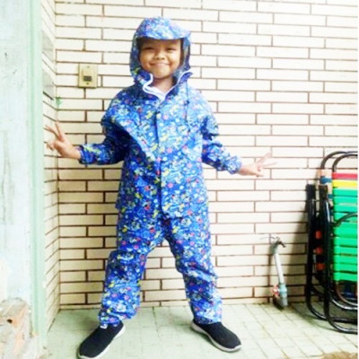 Áo mưa bộ trẻ em từ 3 - 10 tuổi , họa tiết hoạt hình dễ thương ,vải dù cao cấp , siêu bền , chống thấm , có túi đựng  , giao màu ngẫu nhiên