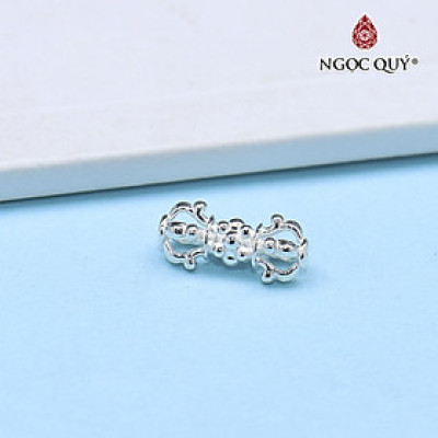 Charm bạc xỏ ngang hình chiếc gậy họa tiết hoa văn - Ngọc Quý Gemstones