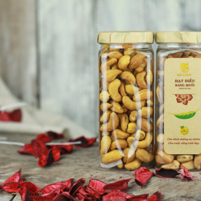 Combo Hạt Điều Rang Muối Tách Vỏ Lụa Hải Long (250g) + Mứt Xoài Sấy Dẻo Hải Long (120g)