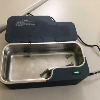 Máy rửa siêu âm GTsonic X1 – dung tích 450ml, thiết bị làm sạch kính mắt, trang sức, đồng hồ cho cửa hàng và tiệm vàng giúp loại bỏ bụi bẩn, dầu mỡ, cặn bám ở những vị trí nhỏ hẹp mà không gây trầy xước.