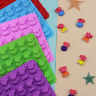 Khuôn silicon làm rau câu, kẹo dẻo chip chip , socola 32 heo con Peppa Cute - Mã số 1118