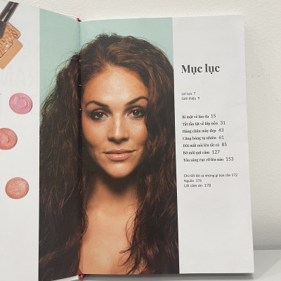 Sách - The makeup manual - Sách Trang điểm tự nhiên, Sách Make up, học cách trang điểm từ a-z - Á Châu Books