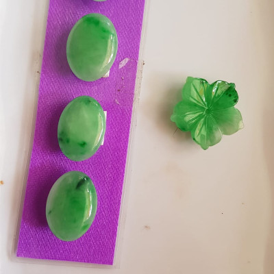 BỘ COMBO TRANG SỨC GỒM LẮC TAY OVAL VÀ MẶT DÂY CHUYỀN BÔNG HOA MAI  CHẤT LIỆU Đá CẨM THẠCH TỰ NHIÊN  MÀU XANH NGỌC BÓNG NỮ BỌC VÀNG ĐEO ĐẸP Ạ