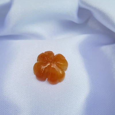 Mặt Bông Hoa cỏ 4 lá màu vàng cam nữ phối vòng tay,làm mặt nhẫn Chất liệu đá cẩm thạch size hạt 14mm x dầy 6mm Nữ về phối với vòng tay của mình đeo hay làm mặt nhẫn mặt dây chuyền đeo xinh ạ