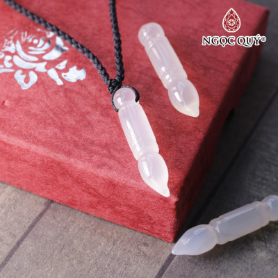 Mặt dây chuyền hình bút thư pháp đá mã não trắng 41x9mm mệnh thủy, kim - Ngọc Quý Gemstones