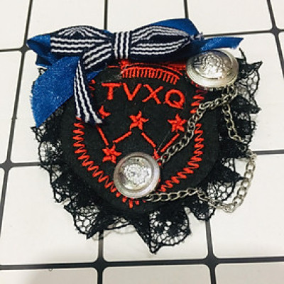 Ghim cài áo TVXQ mẫu ngẫu nhiên