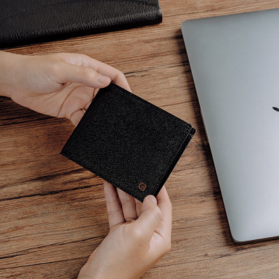 Ví nam Gence dáng ngang da bò Epsom màu đen C10