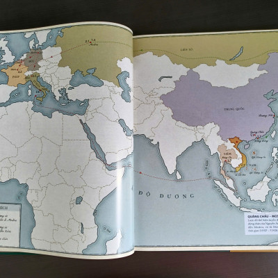 Hồ Chí Minh - Tiểu Sử Bằng Hình (Bìa Cứng)