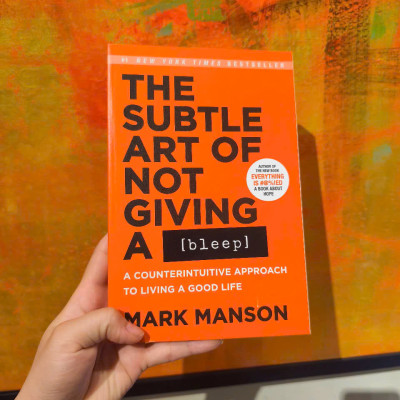 Sách - The Subtle Art of Not Giving a Bleep: A Counterintuitive Approach to Living a Good Life Paperback by Mark Manson/Best of #BookTok