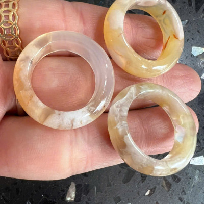 Nhẫn Nữ mới Đá Mã Não Bông Bông Vàng Trắng Đều Bóng Đẹp Ni 18mm Cao 7mm Dầy 4mm Chị em Nữ mệnh Kim mệnh Thủy mệnh Thổ đeo lên tay xinh xắn may mắn ạ