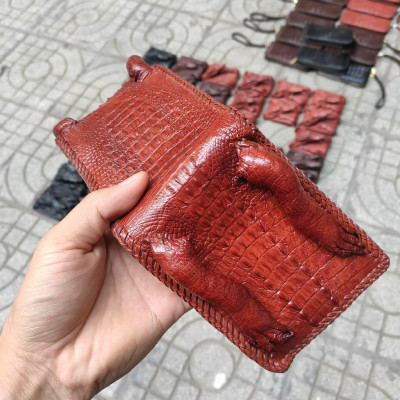 Ví Cá Sấu Nguyên Con Có Đầu Và Chân Tay!