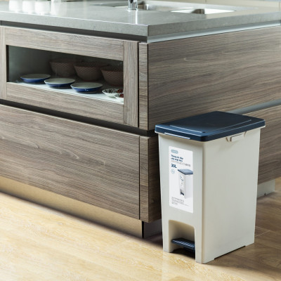 Thùng Rác Đạp Chân Hình Chữ Nhật Nhiều Cỡ Kèm Ruột Hiro Hàng Xuất Nhật - Chính Hãng ( Tặng kèm bộ 3 khăn lau pakasa) Giao màu ngẫu nhiên 