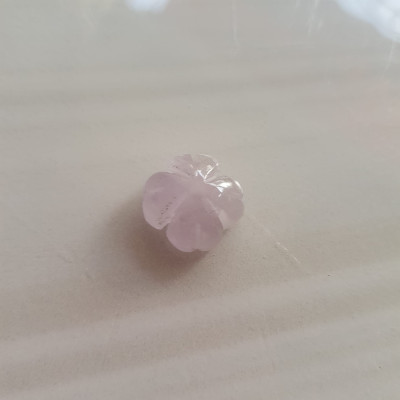 Trang sức phối vòng tay Bông Hoa Cỏ 4 Lá Màu TRẮNG BÓNG TÍM NHẸ đẹp Size bông 14mm x 6mm x lỗ đk 2mm Nữ phối với Vòng đeo tay, làm mặt dây chuyền, mặt nhẫn đeo ạ