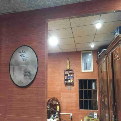 Bộ 5 Tấm Xốp Dán Tường Vân Gỗ Nâu Đỏ Cách Âm, Chống Va Đập, Bền Đẹp, Sang Trọng 